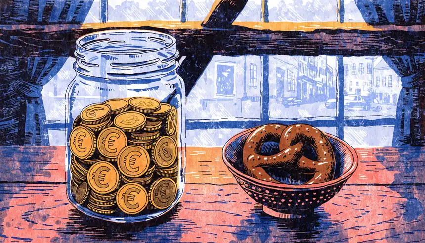 Glas mit Goldmünzen auf Holztisch in deutscher Gasstube